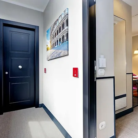 Colonna 32 Гостевой дом Рим