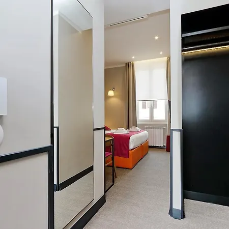 Colonna 32 Guest house *