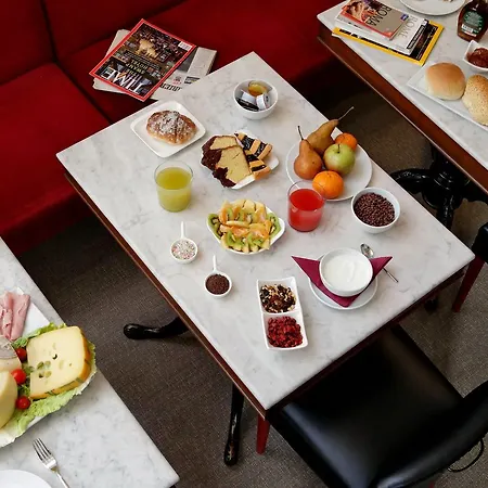 Colonna 32 招待所 4*